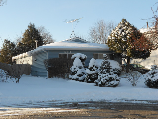 564 Sundance Court Carol Stream, IL 60188 - Photo 1 of 1 a front view of a house
