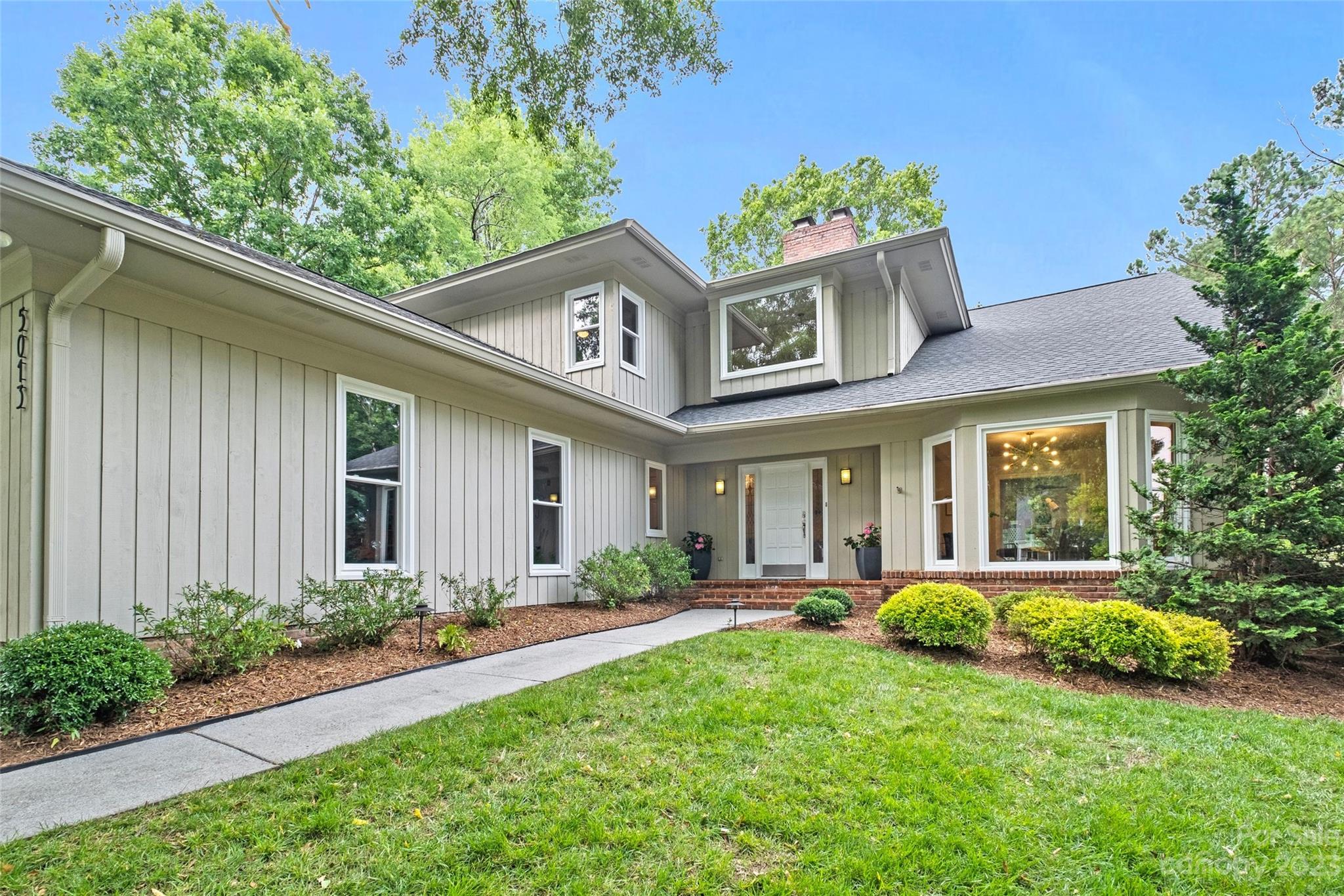 5013 Morrowick Road Charlotte, NC 28226 - Photo 3 of 48 a front view of a house with garden