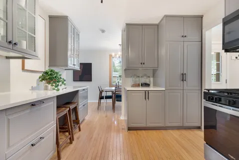 $425,000 | 810 Leamington Avenue, Wilmette, IL 60091
