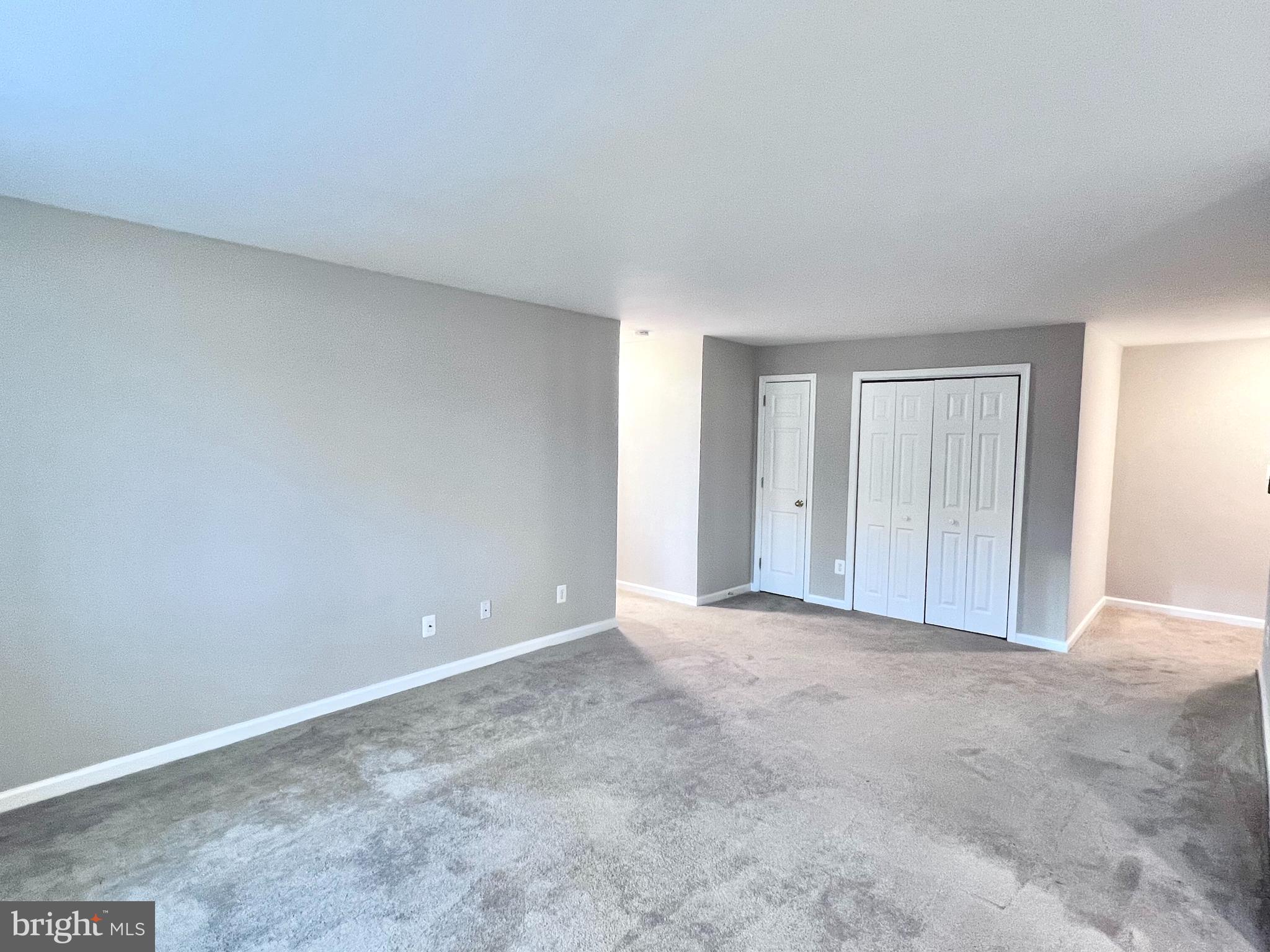5111 8th Road South, Unit 202 Arlington, VA 22204 - Photo 19 of 41 Living room