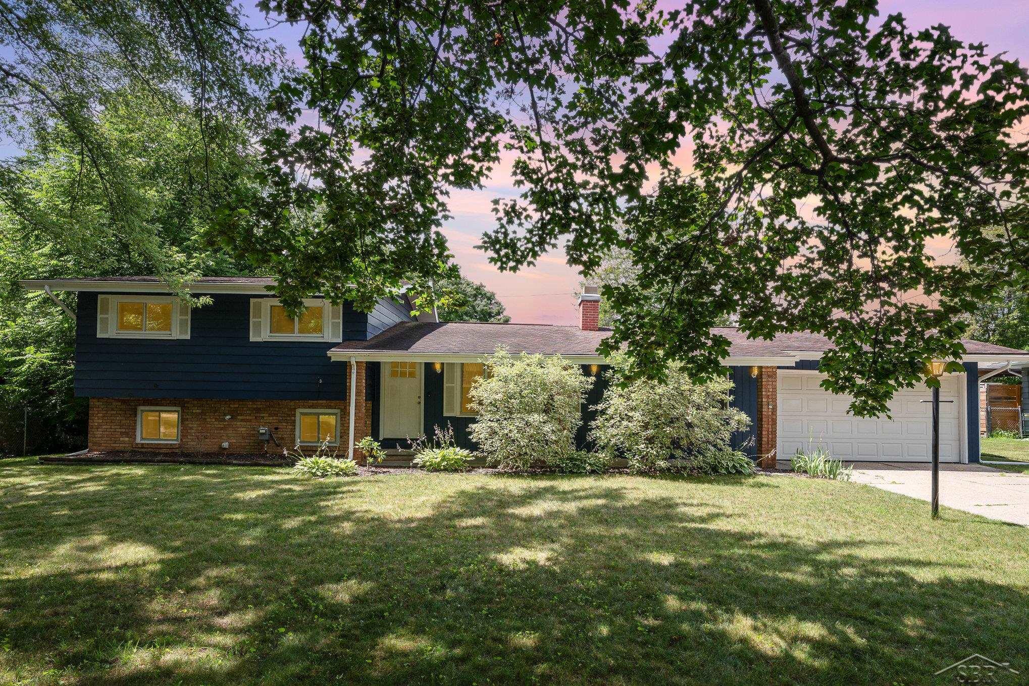 3813 McKeith Road Midland, MI 48642 - Photo 1 of 29 50182186-b1e7c89b-d94e-4040-8bef-823d2d549d2f.JPG