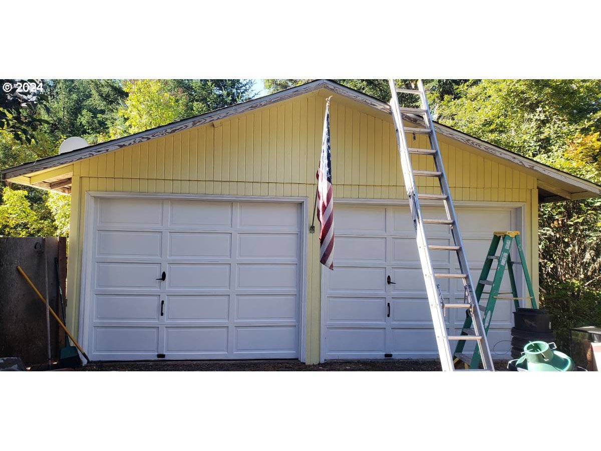 49220 Mountain View Road Oakridge, OR 97463 - Photo 6 of 21