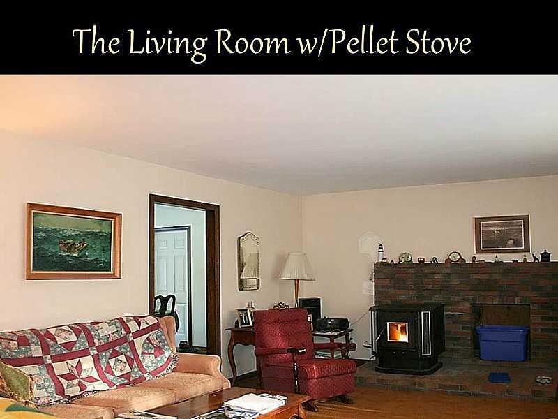40 Town Farm Road Harrison, ME 04040 - Photo 15 of 35 Living Room.
