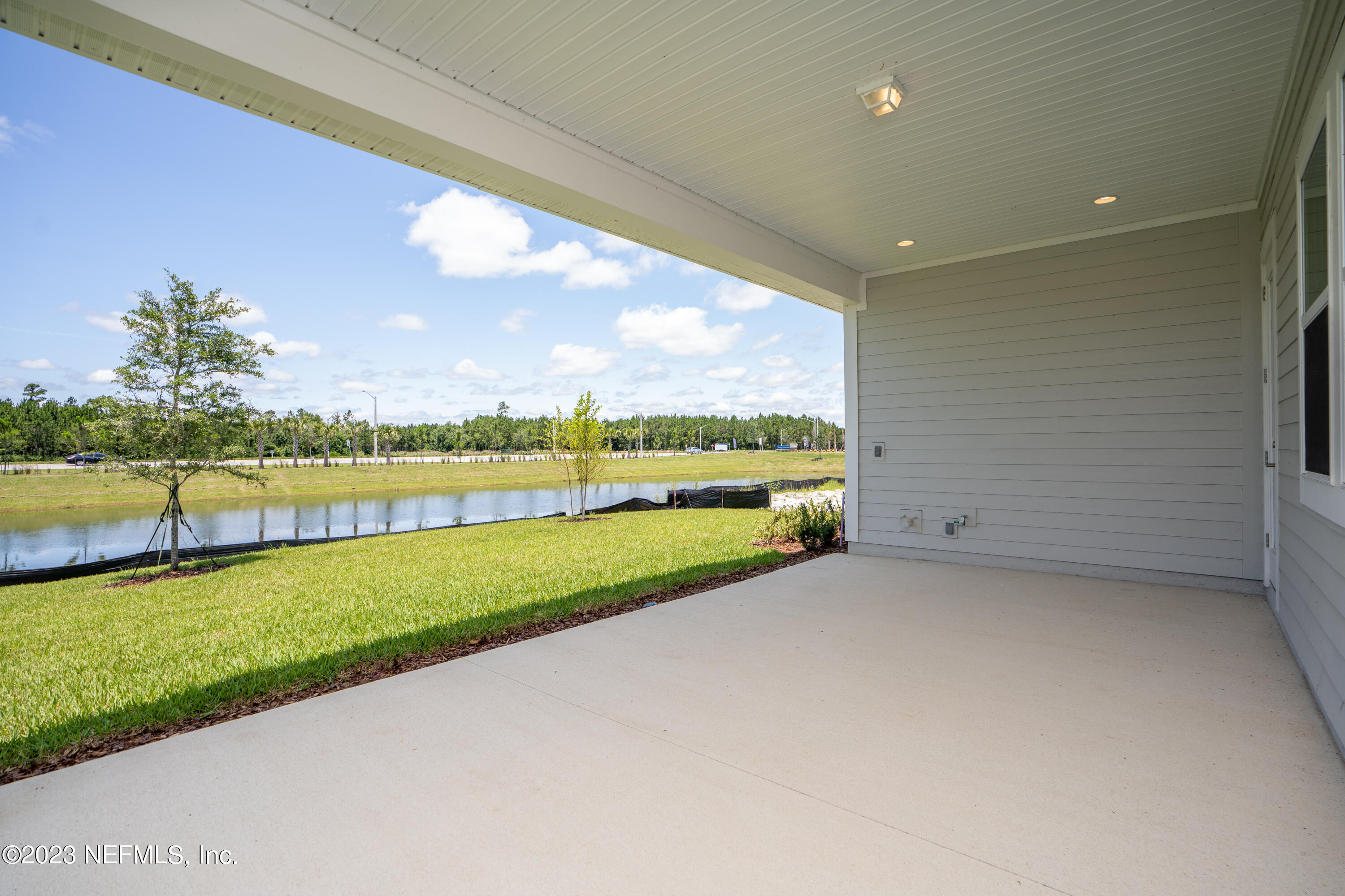 78 Clearview Drive St. Augustine, FL 32092 - Photo 5 of 61 a view of a big room with a big yard