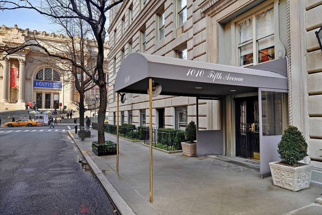 1010 5th Avenue, Unit 12F Manhattan, NY 10028 - Photo 12 of 17 a view of a building with a large windows