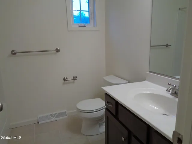 $559,900 | 17 Jack Drive, Halfmoon, NY 12065