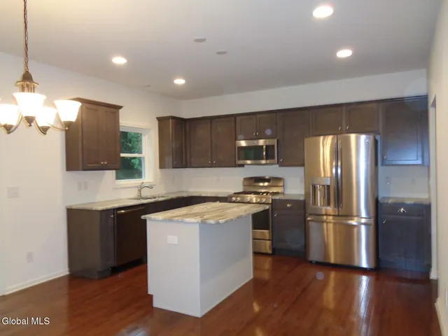 $559,900 | 17 Jack Drive, Halfmoon, NY 12065