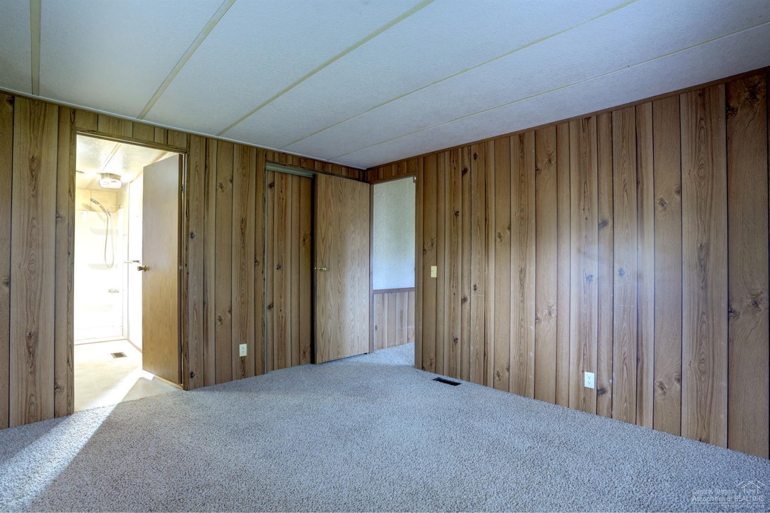 65040 Hunnell Road Bend, OR 97703 - Photo 5 of 25 a view of a livingroom with an entryway