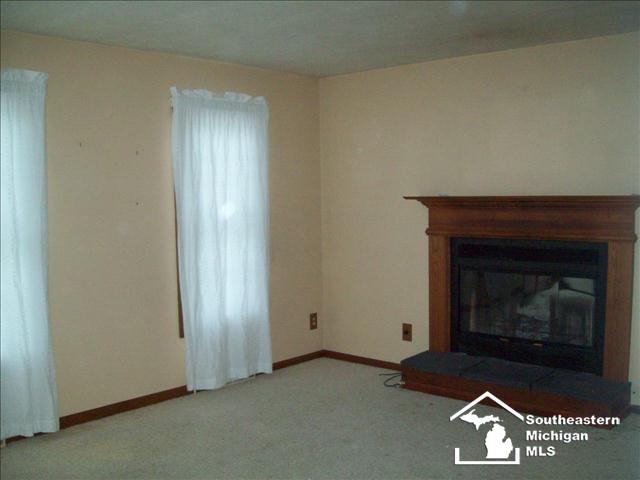 7841 Wiseman Road Lambertville, MI 48144 - Photo 3 of 18 20345590-2.JPG
