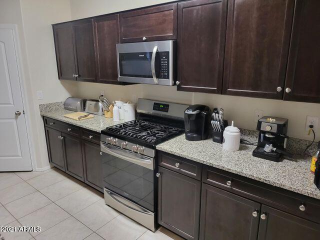 30944 West Picadilly Road Buckeye, AZ 85396 - Photo 3 of 6 Stove