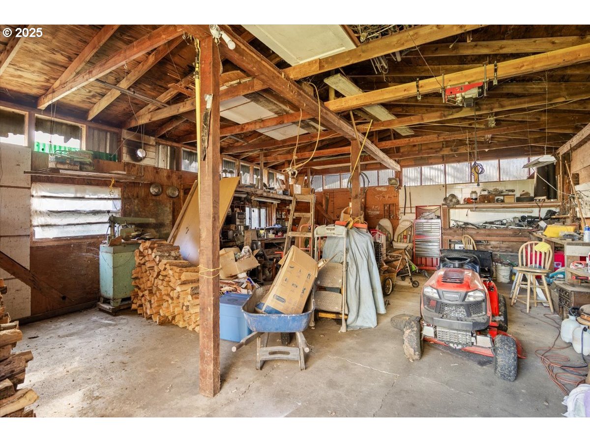 3620 Happy Valley Road Roseburg, OR 97471 - Photo 18 of 25 a view of a room with gym equipment