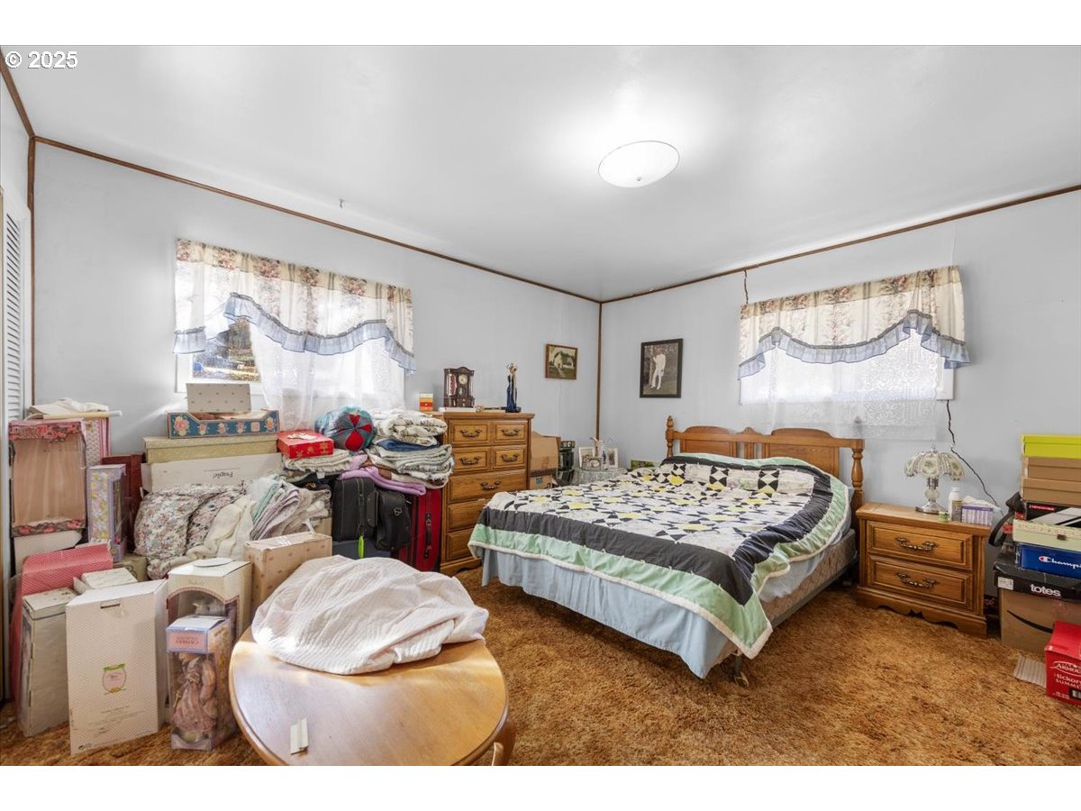 3620 Happy Valley Road Roseburg, OR 97471 - Photo 10 of 25 a bedroom with two beds and a large window
