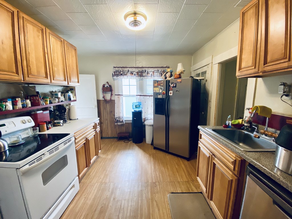 5 Tennyson Street Worcester, MA 01610 - Photo 11 of 31
