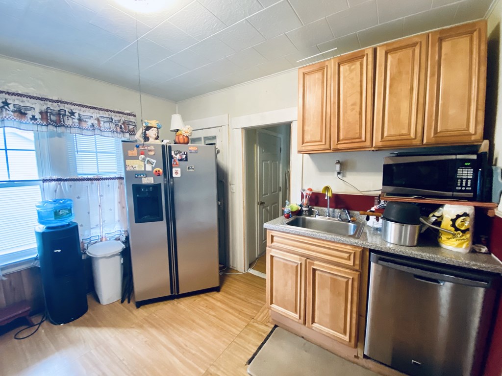 5 Tennyson Street Worcester, MA 01610 - Photo 12 of 31