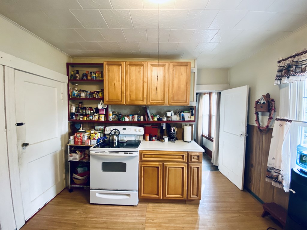 5 Tennyson Street Worcester, MA 01610 - Photo 13 of 31