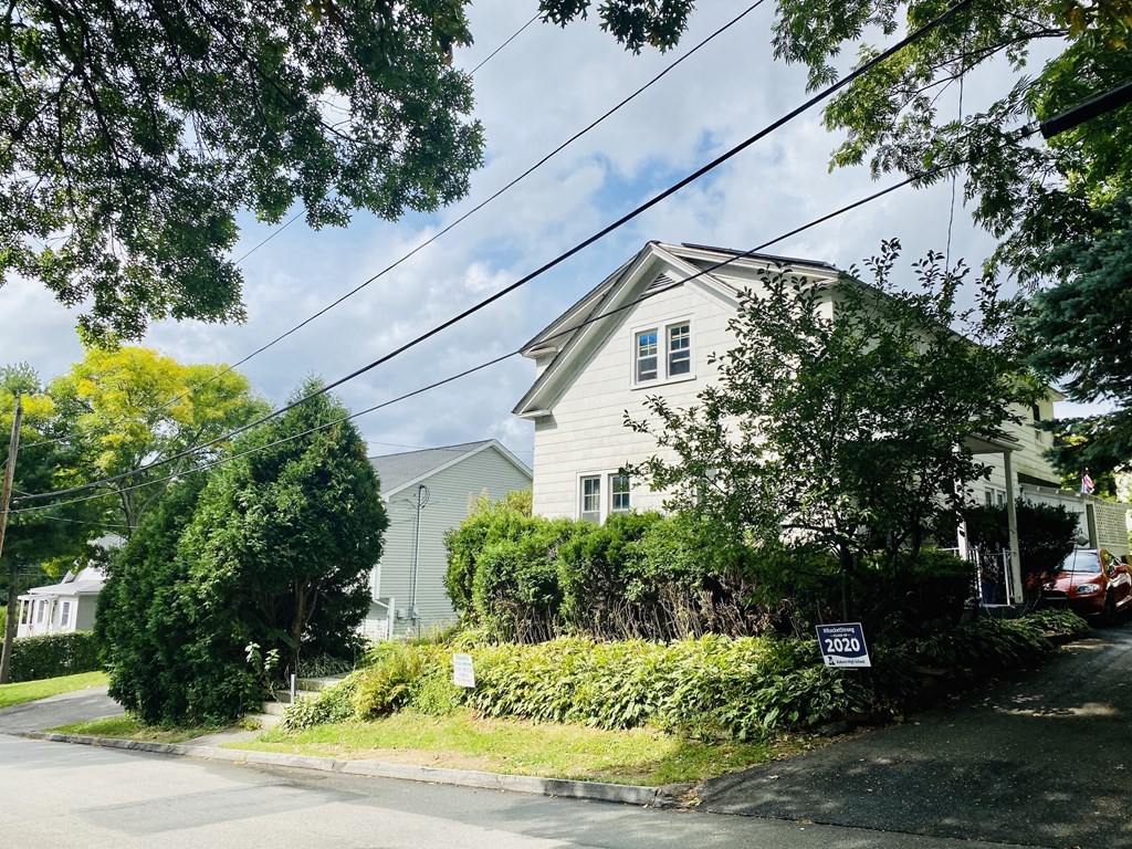 5 Tennyson Street Worcester, MA 01610 - Photo 2 of 31