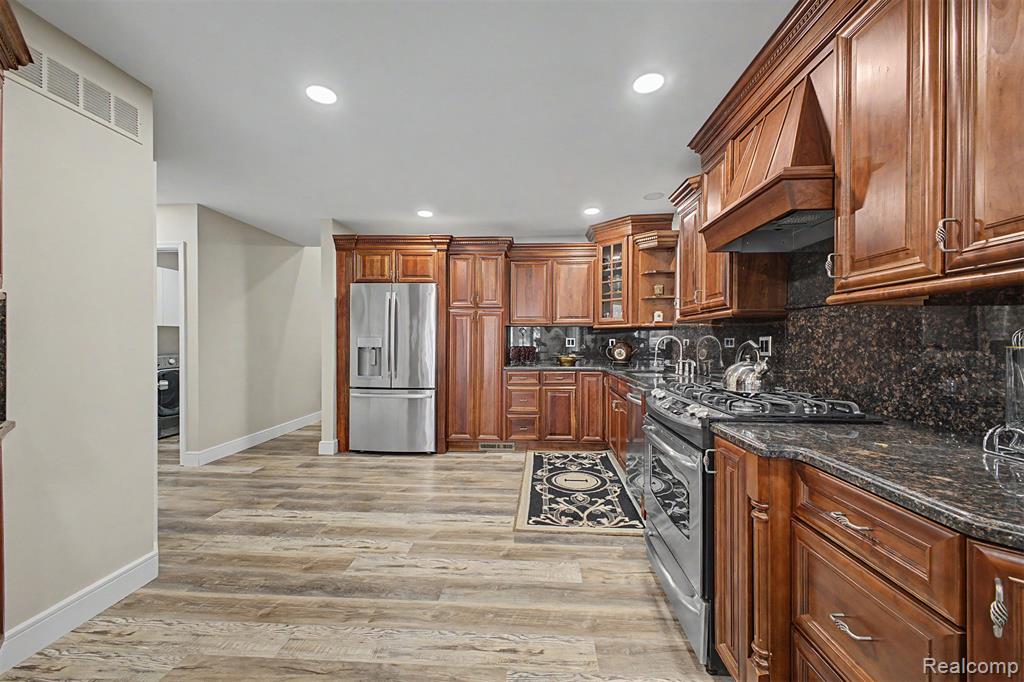 816 North Beech Daly Road Dearborn Heights, MI 48127 - Photo 14 of 47