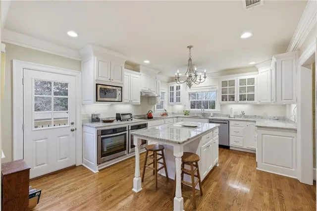 $1,575,000 | 511 Dixon Drive, Gainesville, GA 30501