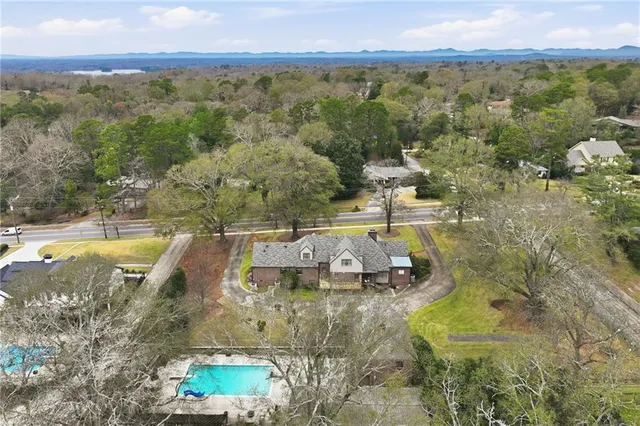 $1,575,000 | 511 Dixon Drive, Gainesville, GA 30501