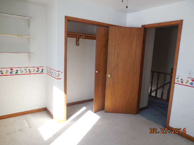 774 Lake Road New Lenox, IL 60451 - Photo 10 of 14 a view of a hallway with closet area
