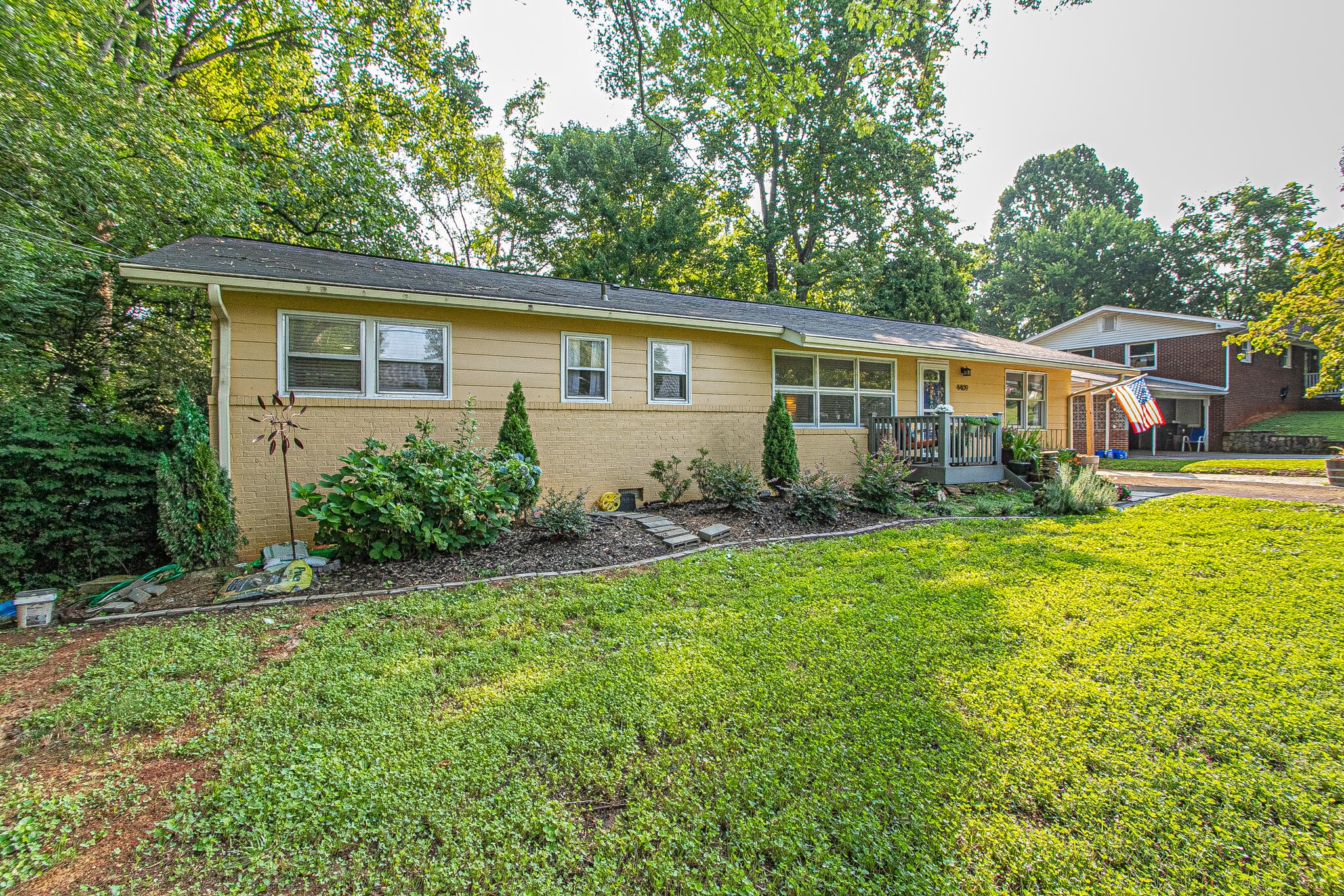 4409 Deerfield Road Knoxville, TN 37921 - Photo 3 of 40 a view of a yard in front of house