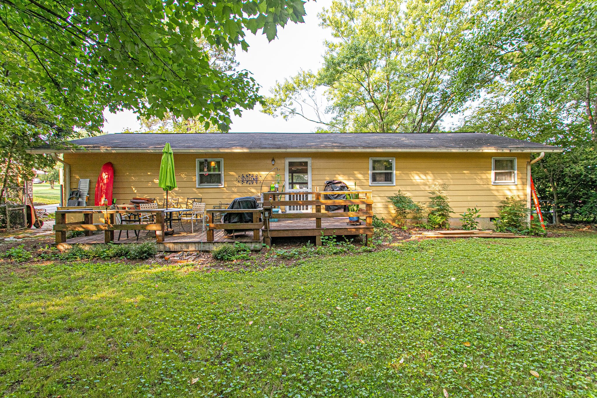 4409 Deerfield Road Knoxville, TN 37921 - Photo 34 of 40 a view of a backyard with table and chairs and a large tree