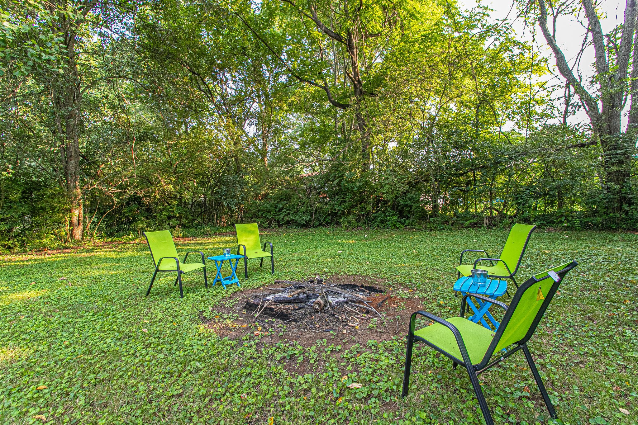4409 Deerfield Road Knoxville, TN 37921 - Photo 36 of 40 a view of a table and chairs in the garden