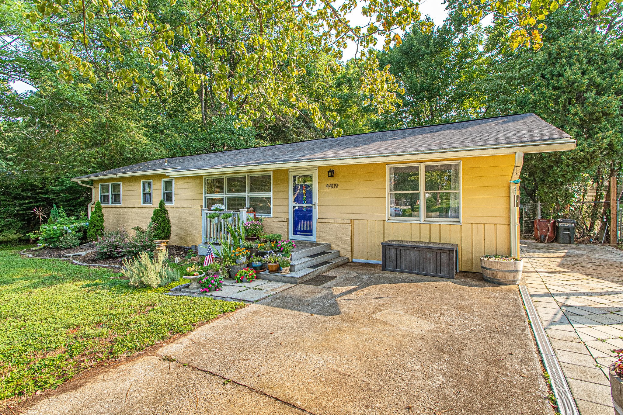 4409 Deerfield Road Knoxville, TN 37921 - Photo 5 of 40 a front view of a house with garden