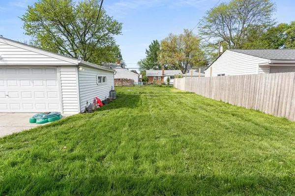 $2,000 | 22713 Lanse Street, St. Clair Shores, MI 48081