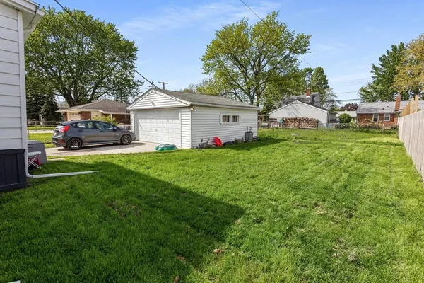 $2,000 | 22713 Lanse Street, St. Clair Shores, MI 48081