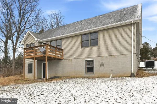 a picture of a wall with a white wall