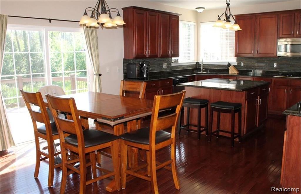 27291 Victoria Road Novi, MI 48374 - Photo 9 of 52
