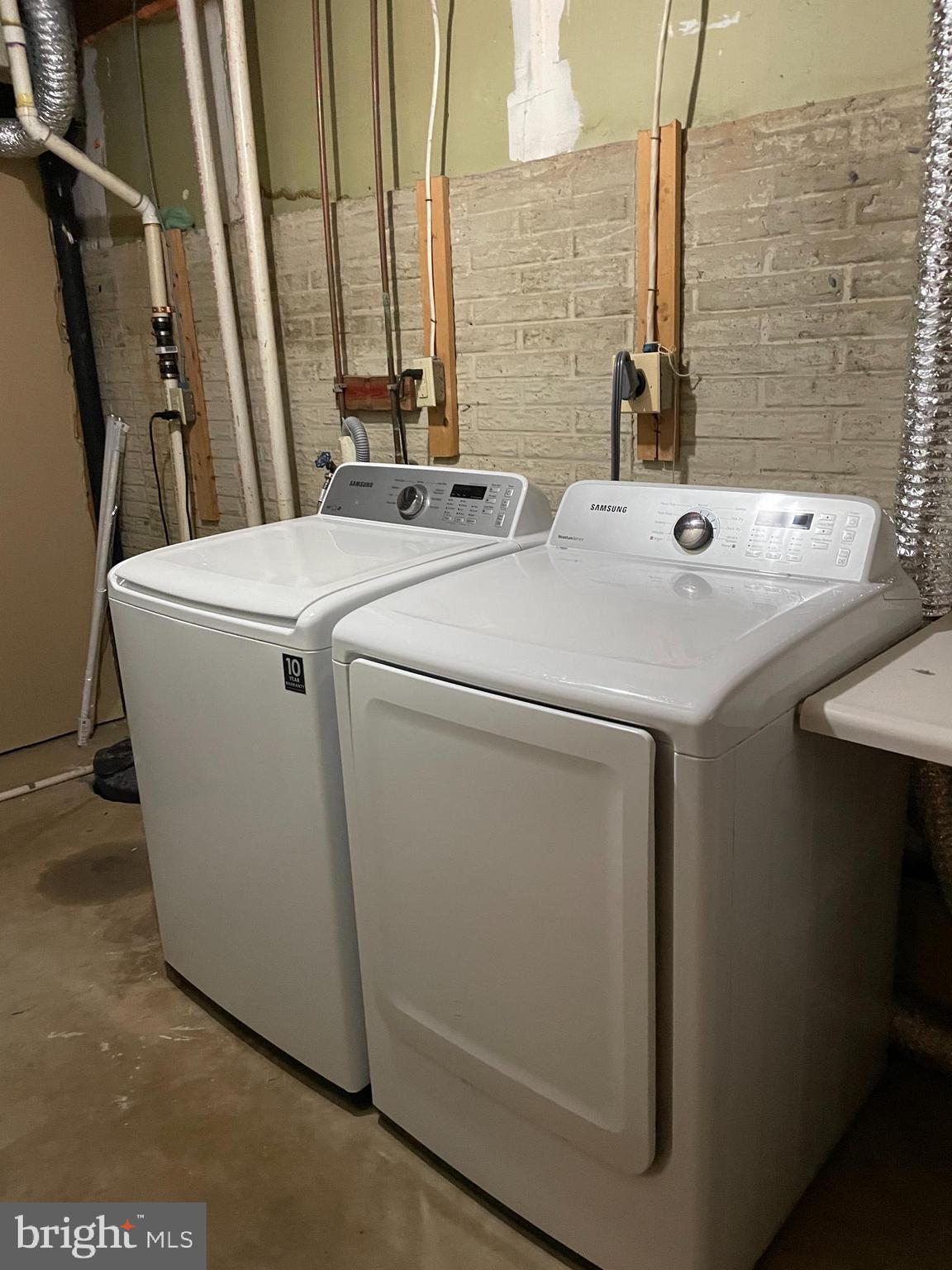 12405 Gooderham Way Gaithersburg, MD 20878 - Photo 29 of 31 a utility room with dryer and washer