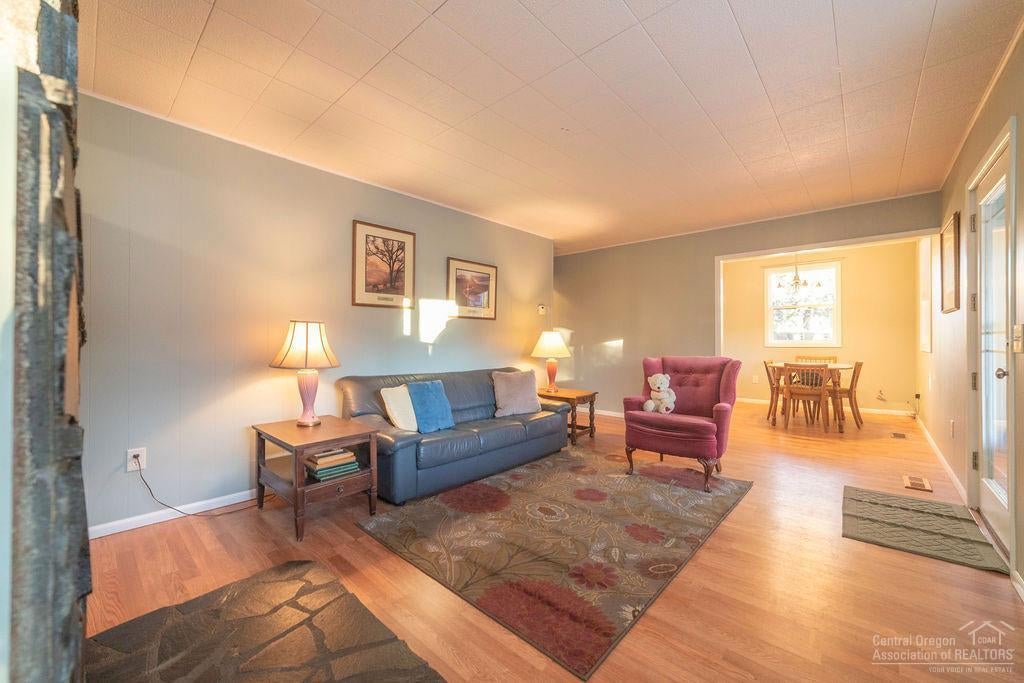 63367 O. B. Riley Road Bend, OR 97703 - Photo 5 of 24 House dining area