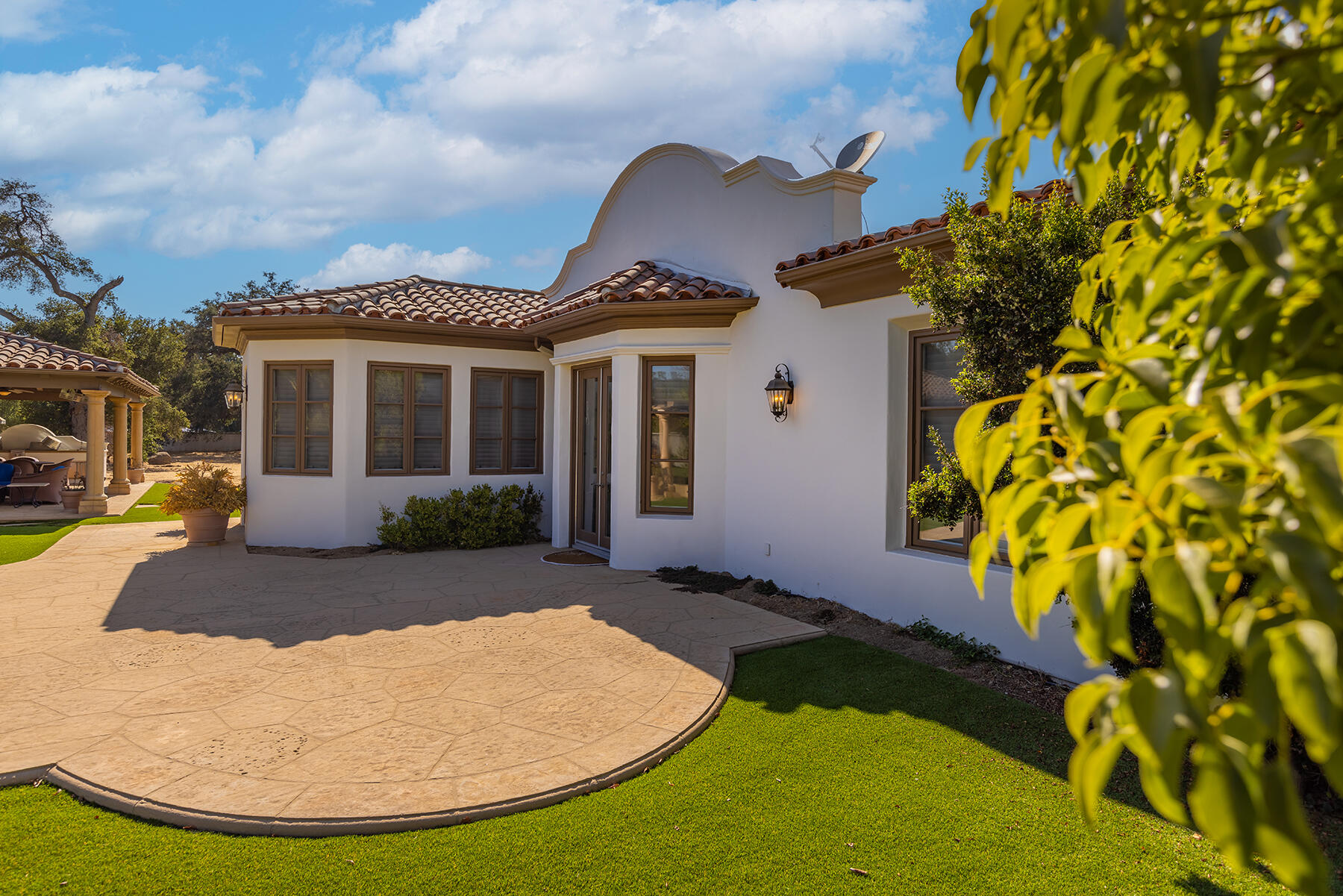 1000 Shokat Drive Ojai, CA 93023 - Photo 46 of 55 a view of a house with a yard
