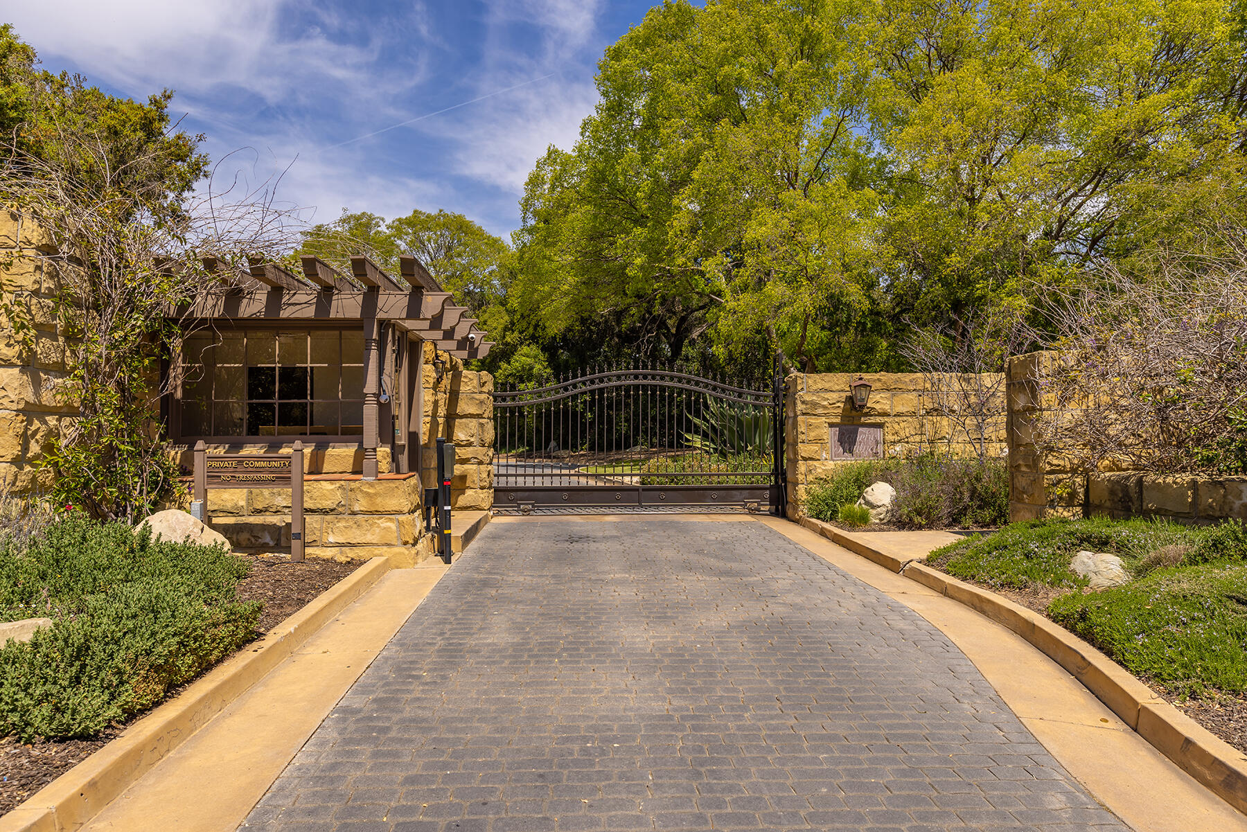 1000 Shokat Drive Ojai, CA 93023 - Photo 55 of 55 a view of a house with backyard and sitting area
