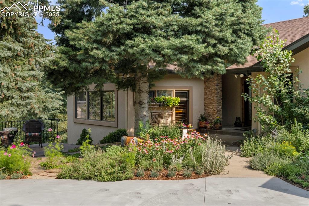 40 Upland Road Colorado Springs, CO 80906 - Photo 2 of 46 a front view of a house with garden