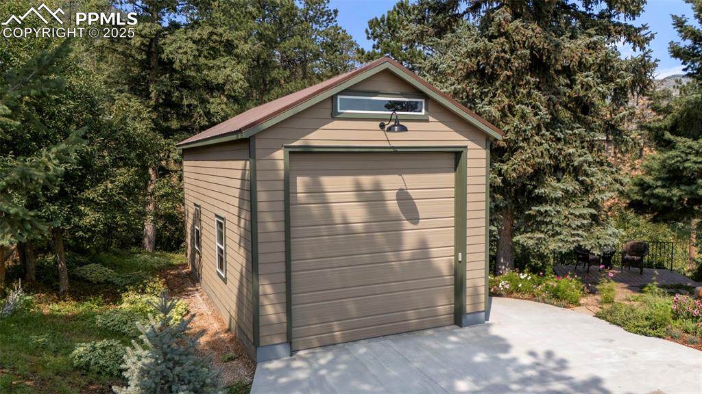 40 Upland Road Colorado Springs, CO 80906 - Photo 40 of 46 a front view of a house with a yard