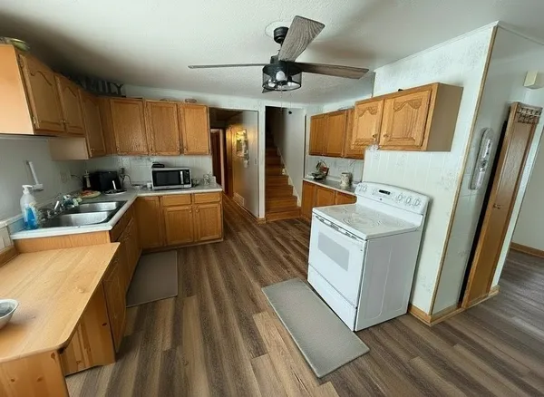 $190,000 | N4915 State Street, Leopolis, WI 54948