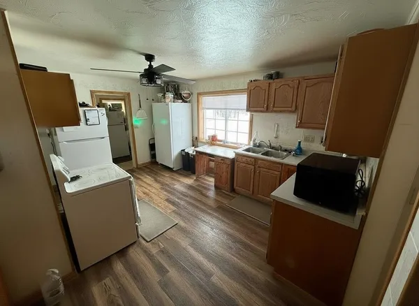 $190,000 | N4915 State Street, Leopolis, WI 54948