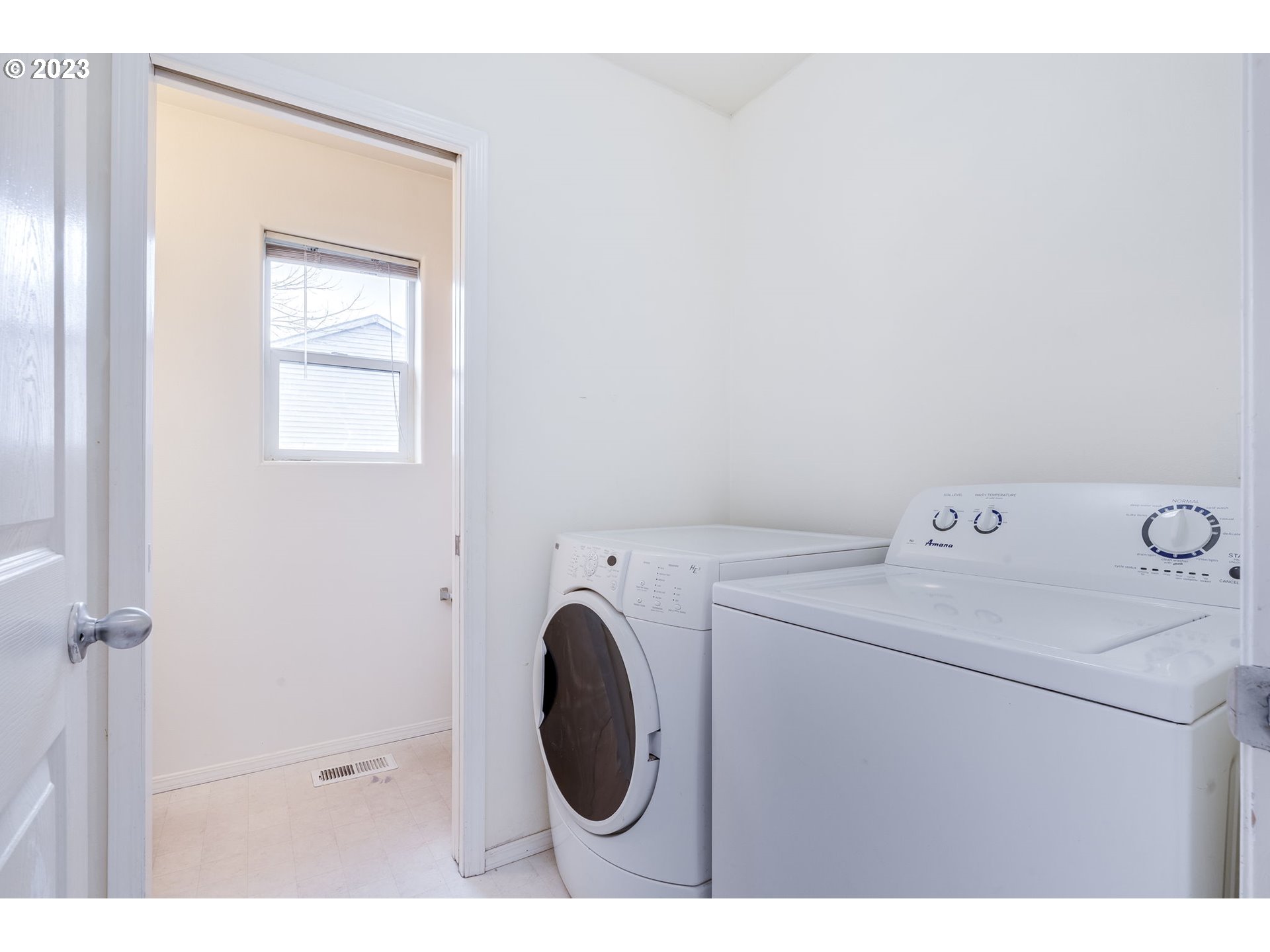 713 Northeast Mariners Loop Portland, OR 97211 - Photo 20 of 40 a utility room with dryer and washer
