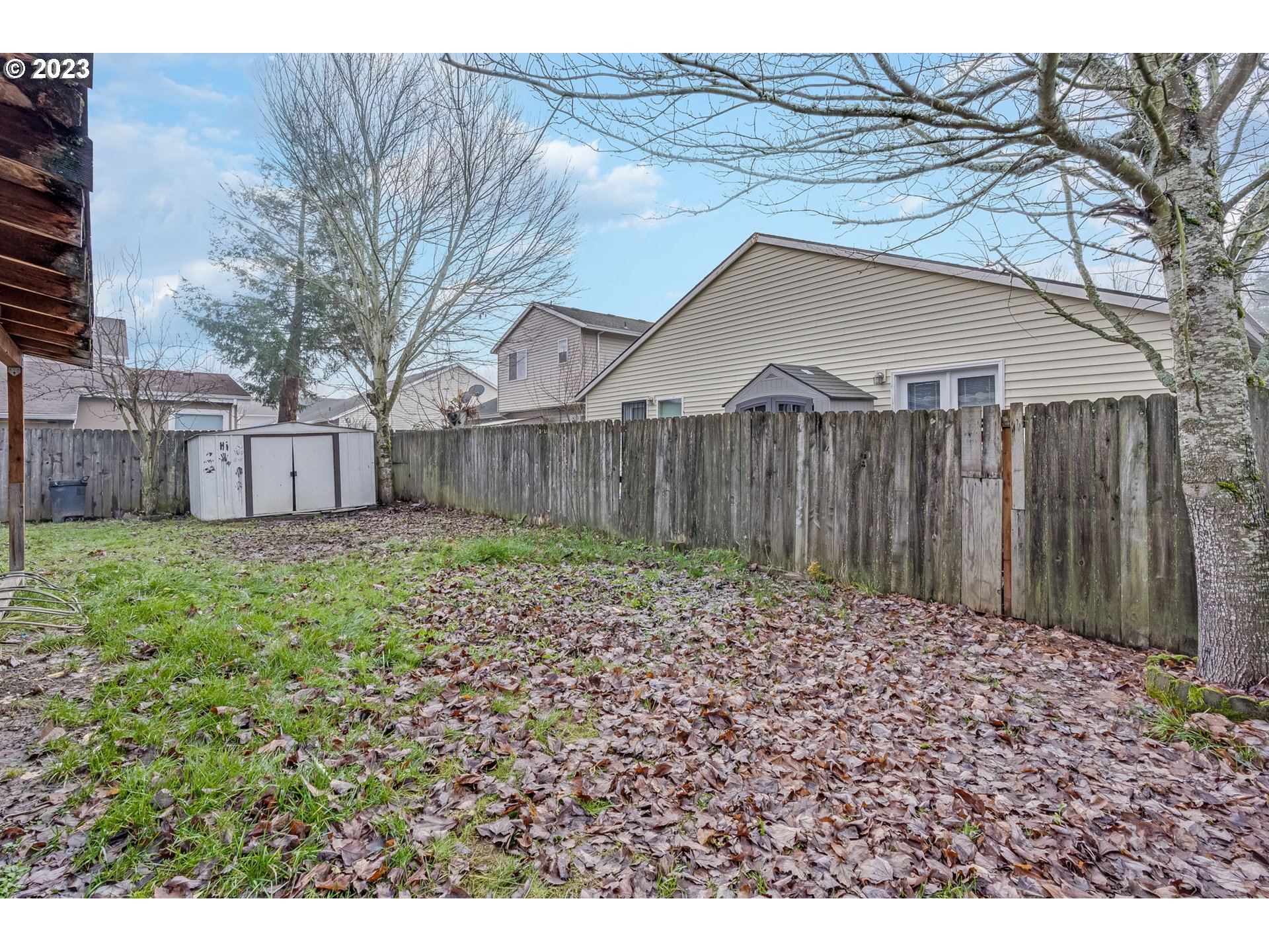 713 Northeast Mariners Loop Portland, OR 97211 - Photo 37 of 40 a backyard of a house