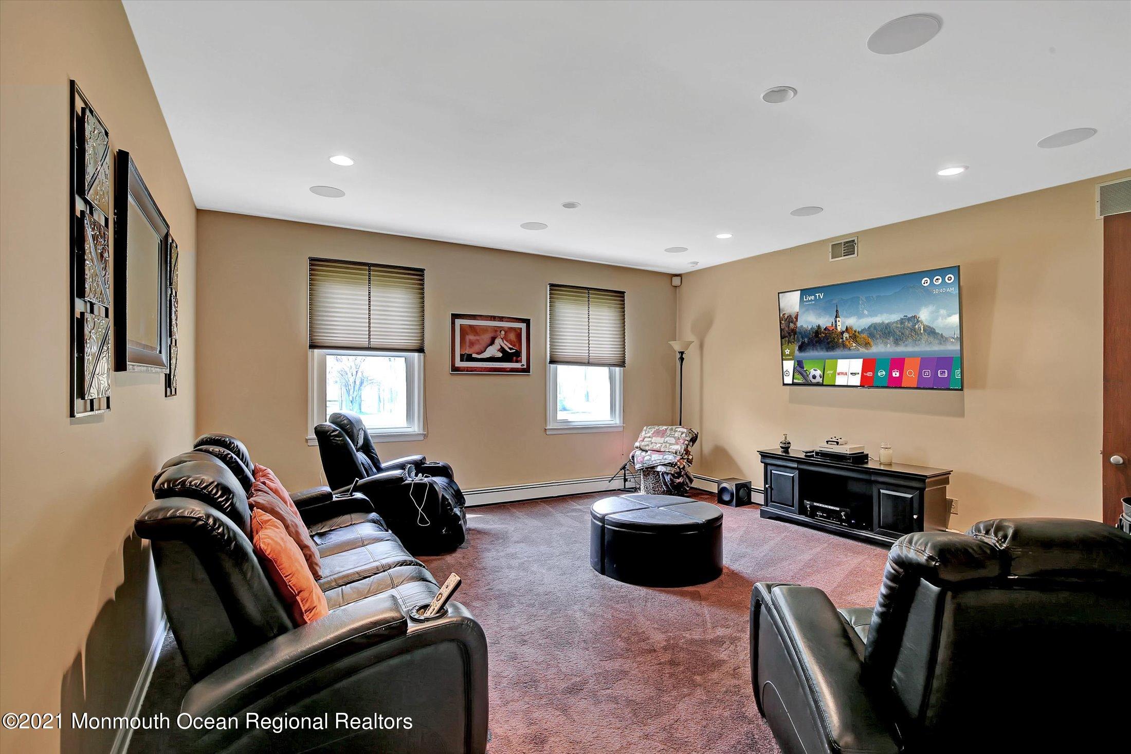99 Station Road Morganville, NJ 07751 - Photo 22 of 54 22-Bonus Room
