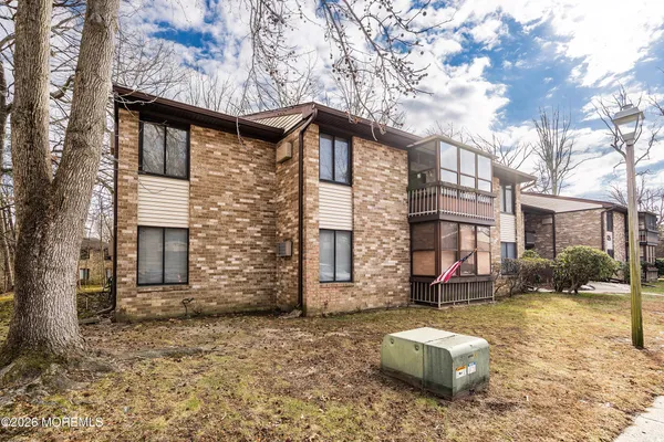 $299,900 | 125 Amberly Drive, Unit F, Manalapan, NJ 07726