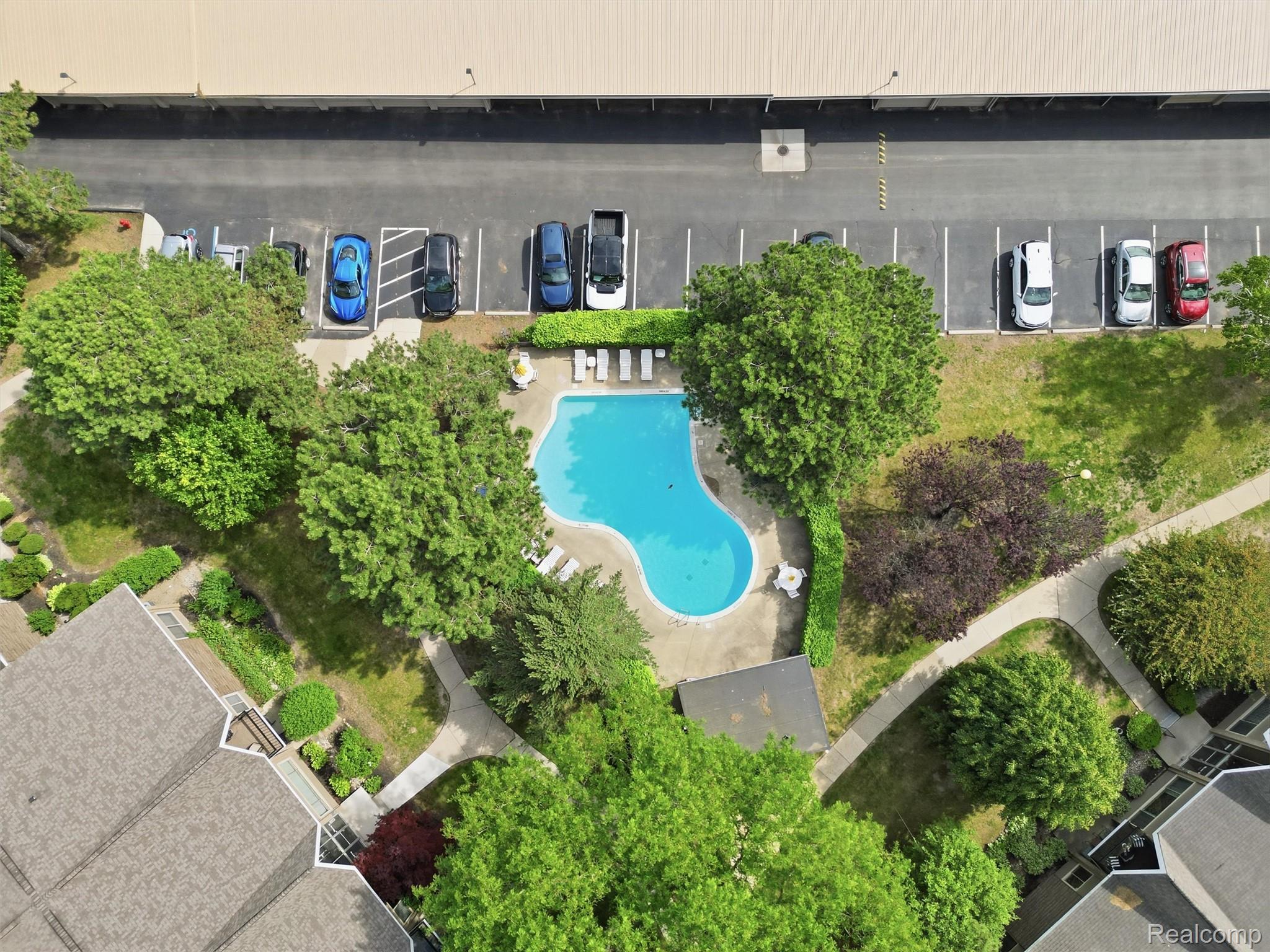 1975 Klingensmith Road, Unit 26 Bloomfield Hills, MI 48302 - Photo 18 of 21 05-DJI_0322.jpg