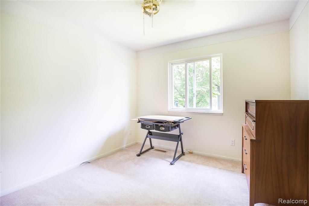 2695 Emmons Avenue Rochester Hills, MI 48307 - Photo 10 of 16