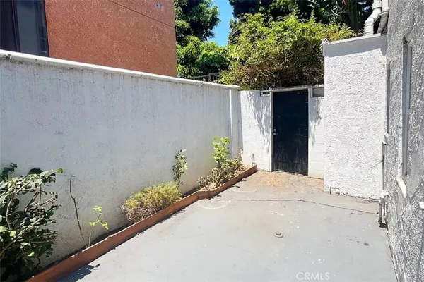 a view of a garage