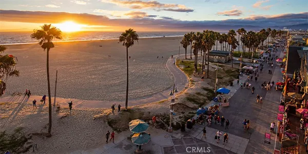 $2,695,000 | 2403 Louella Avenue, Venice, CA 90291
