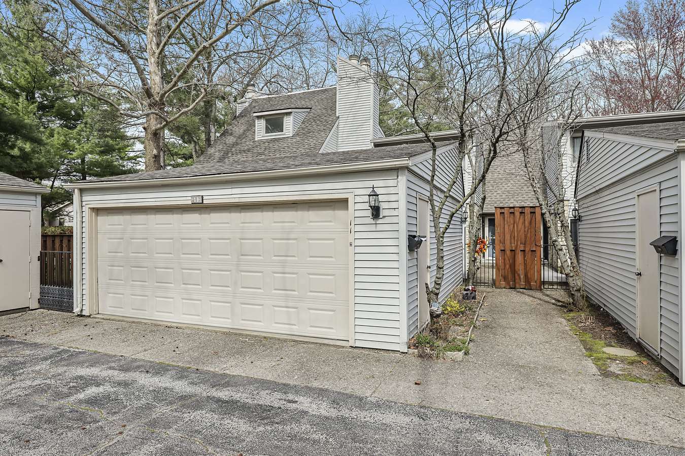 11 Country Place Springfield, IL 62703 - Photo 2 of 23