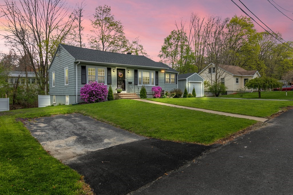 55 Dufton Road Andover, MA 01810 - Photo 3 of 24 Gallery Image 3
